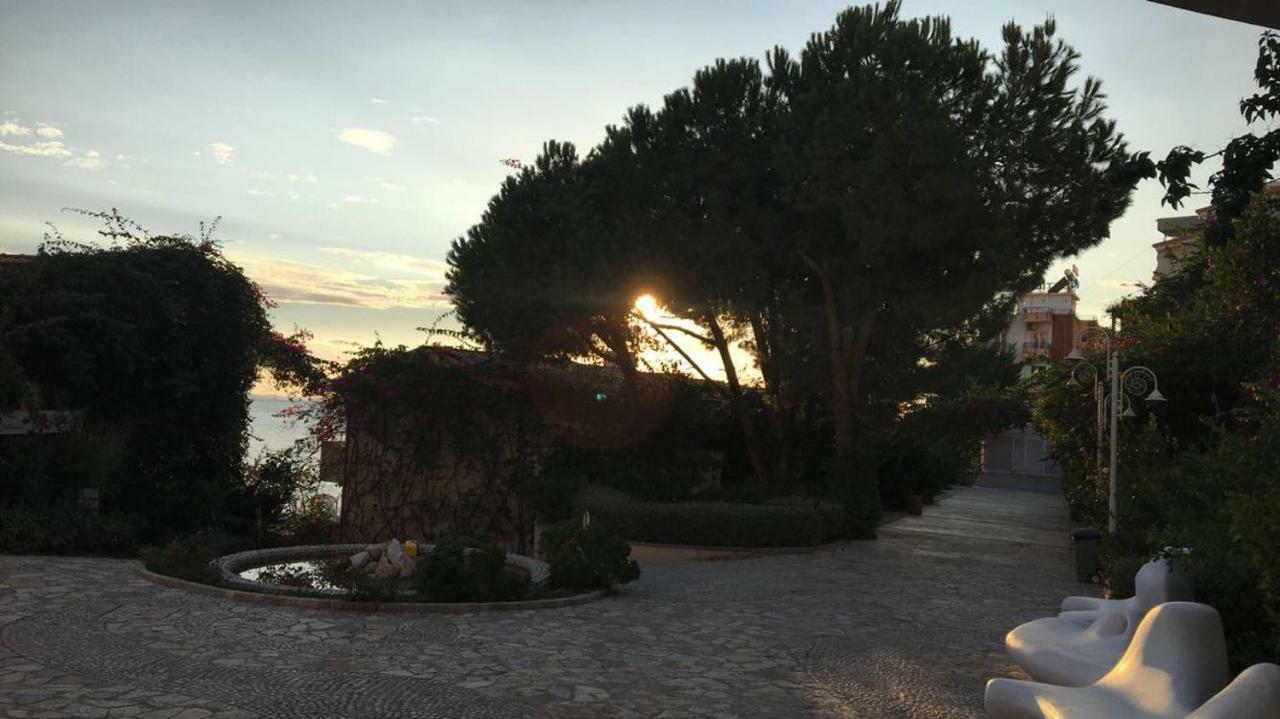 Bougainville Bay Resort - Villa 11 Sarandë Buitenkant foto